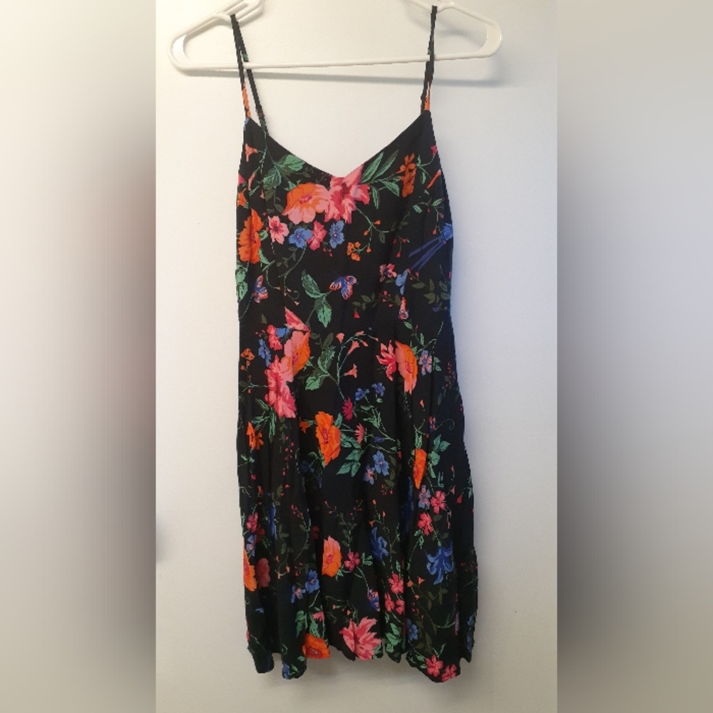 Womens' Old Navy flowered sundress - size medium.